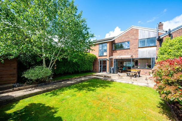 4 bedroom detached house to rent - Photo 1