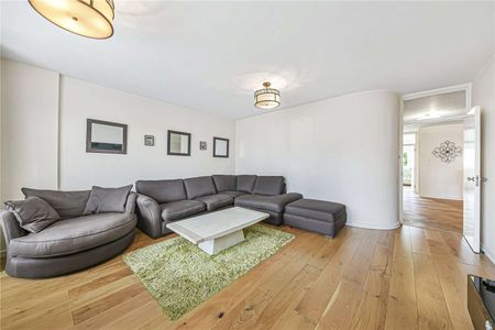 Lateral three bedroom apartment set within a portered block in St Johns Wood. - Photo 3