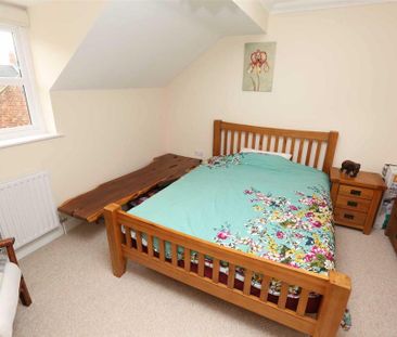 2 bedroom end of terrace house to rent - Photo 4