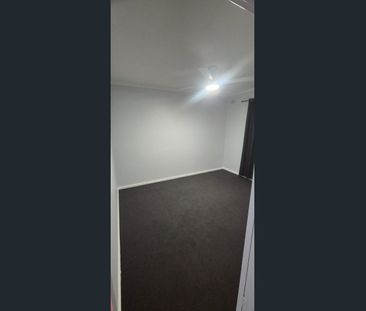 Rennovated and ready for rent - Photo 2