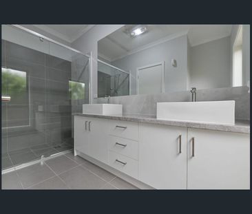 Modern Comfort, Stylish Living & Everyday Convenience! - Photo 5