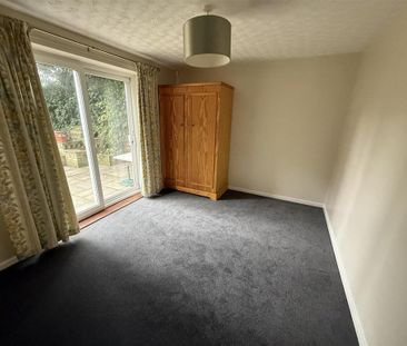 3 bedroom end of terrace house to rent - Photo 4