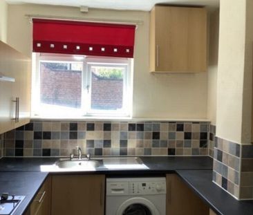 2 Bedroom Terraced To Rent in Nottingham - Photo 4