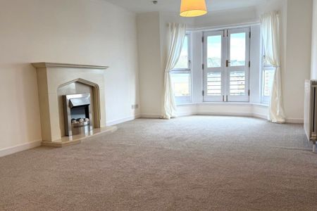 2 Bed Flat - Photo 2