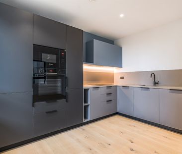 Available from 12/11/2025 - 1 Bed Apartment, Furnished - Photo 4