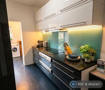 4 bedroom end of terrace house to rent - Photo 6