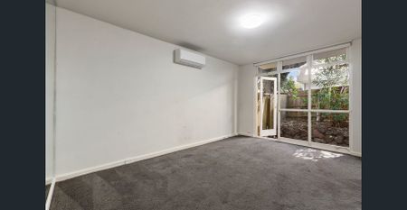 Charming 1-Bedroom Apartment in Prime St Kilda Location - Photo 2