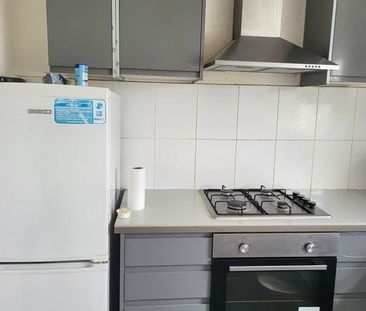 1 Bed Flat, Imperial Drive, HA2 - Photo 2