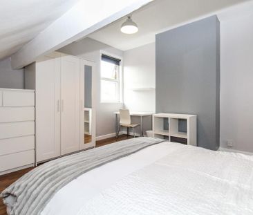 4 bedroom end of terrace house to rent - Photo 3