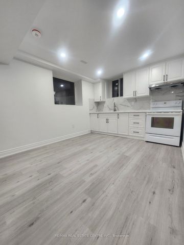 Detached Home For Lease | W8122686 - Photo 4