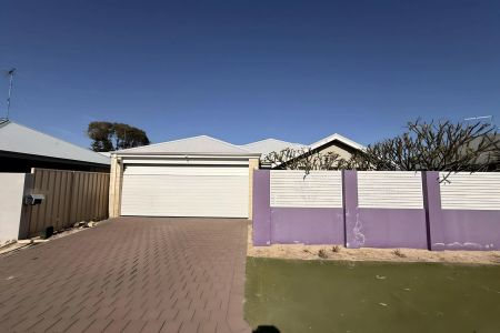 Low-Maintenance Coastal Lifestyle - 3 Bedroom Home in Falcon - Photo 2