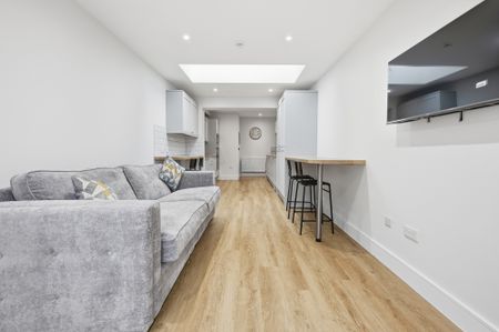 One-Bedroom House share - Photo 2