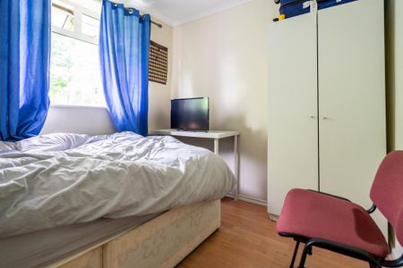 4 bedroom terraced house to rent - Photo 4