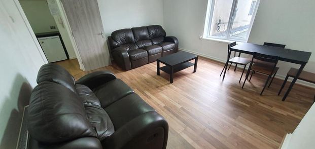 3 bedroom flat to rent - Photo 1