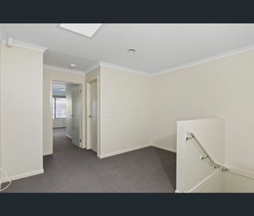 38 Little Windrock Lane, Craigieburn, Vic 3064 - Photo 6