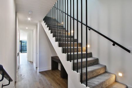 BE IMPRESSED BY STYLE, SPACE & SOPHISTICATION! - Photo 2