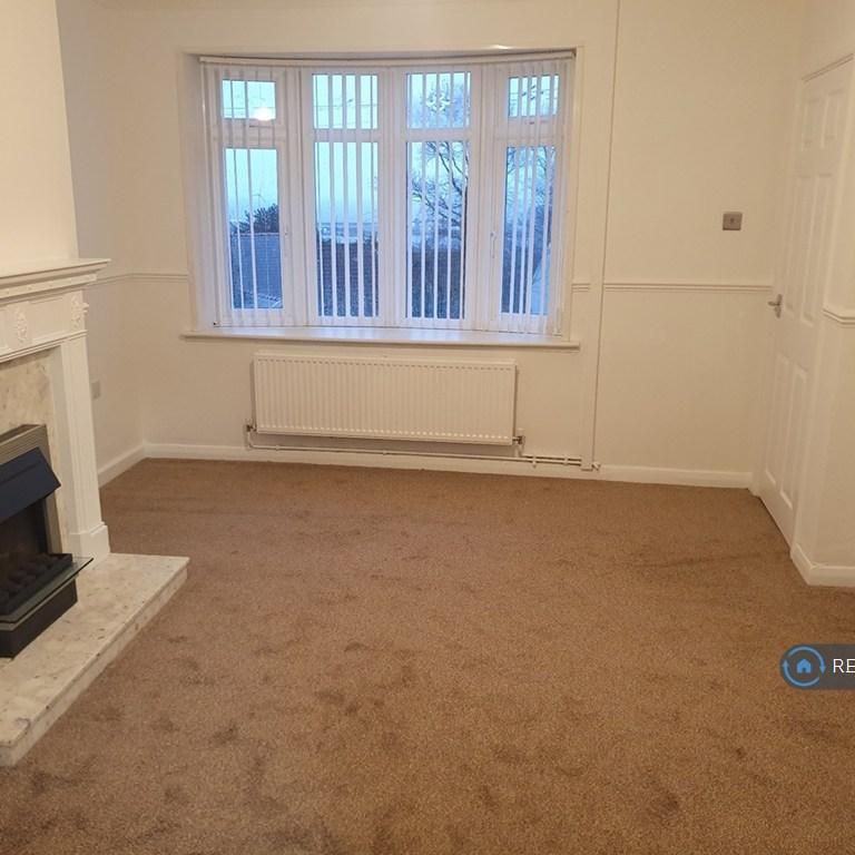 3 bedroom end of terrace house to rent - Photo 1