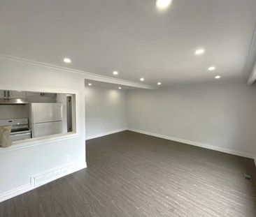 72 EDINBOROUGH CRT., 1ST FL - RENOVATED, 3BR/1BATH, PARKING - Photo 1