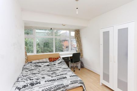 4 bedroom terraced house to rent - Photo 5