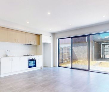 STUNNING TWO BEDROOM APARTMENT - Photo 2