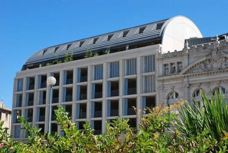 NIMES CENTRE VILLE / PORTE AUGUSTE - GRAND T2 avec BALCON et PARKING - Photo 5