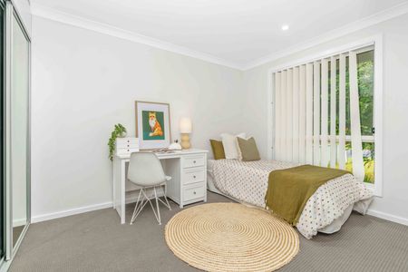 Contemporary Elegance: Bright, Stylish, and Convenient Living. - Photo 4