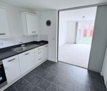 3 bedroom semi-detached house to rent - Photo 5
