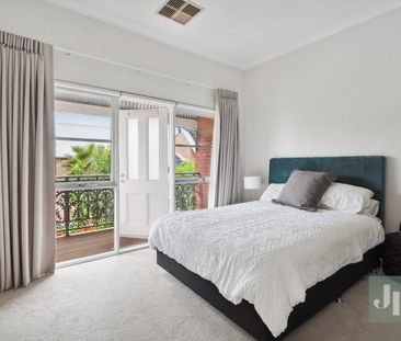 Stylish Terrace Home - Photo 5