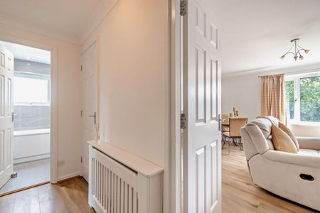 2 bedroom Flat To Let Total Size: 667 SQ FT - Photo 5