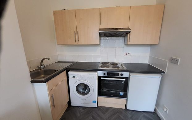 Studio Flat, Great Clowes Street, M7 - Photo 1