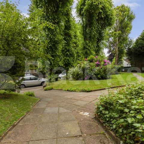 Spacious 1 bedroom within a prime road in Crouch End - Photo 1