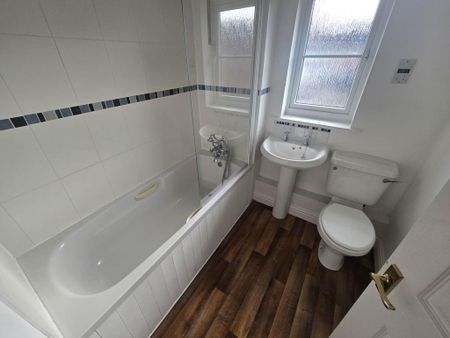 3 bedroom end of terrace house to rent - Photo 2