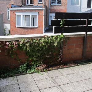 Centraal gelegen appartement met 2 slpk, terras en parking. - Foto 3