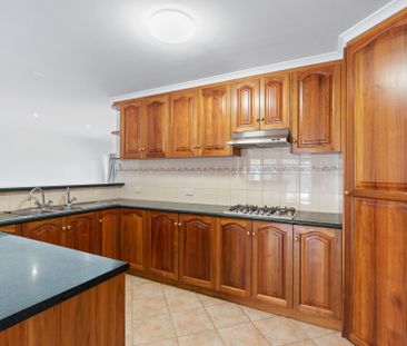 Large family home in a great location - Photo 2