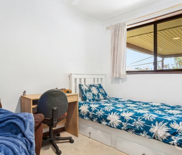 Open the Door to Family-Friendly Living in Aberfoyle Park - Photo 6