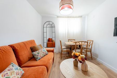 Calle Madres Plaza de Mayo, Madrid, Community of Madrid 28017 - Foto 3