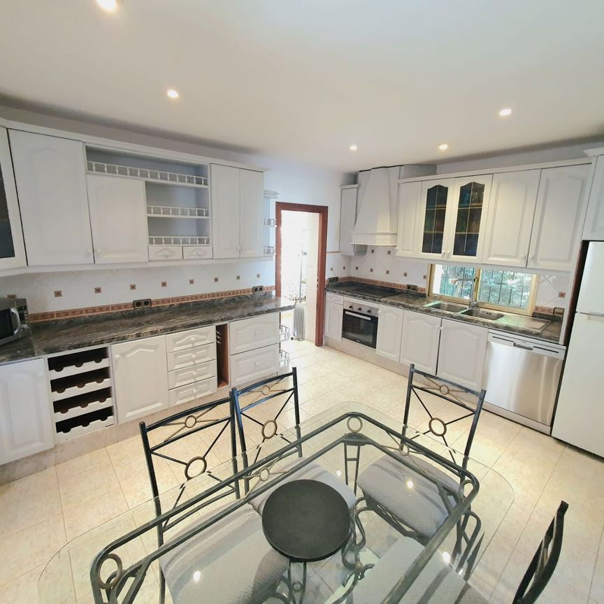 Detached Villa in Las Brisas - Photo 1