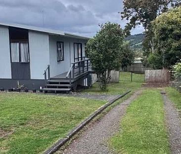 Fully fenced tidy sunny 3 bedroom home - Photo 2