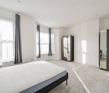 3 bedroom flat to rent - Photo 3