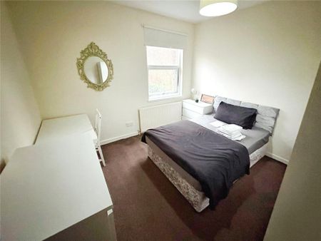 1 bedroom in a house share to rent - Photo 3
