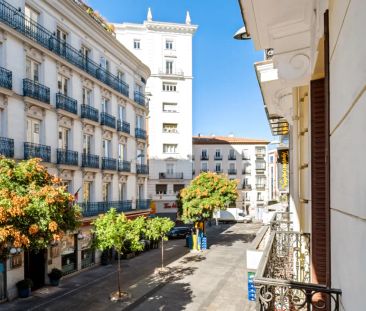 Room in a shared 11-bedroom apartment for rent in Sol, professional... - Foto 4