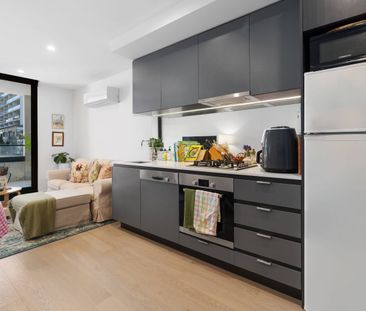 Bright & Convenient 2-Bedroom Apartment in the Heart of Box Hill - Photo 5