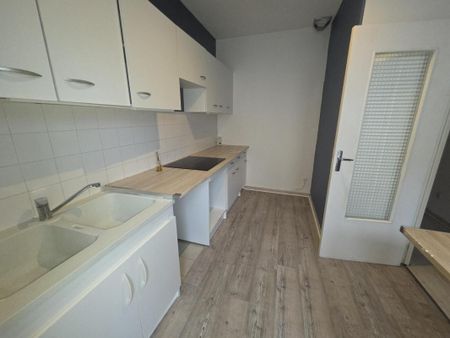 Location Appartement 4 pièces 75m² LE CREUSOT 71200 - Photo 5
