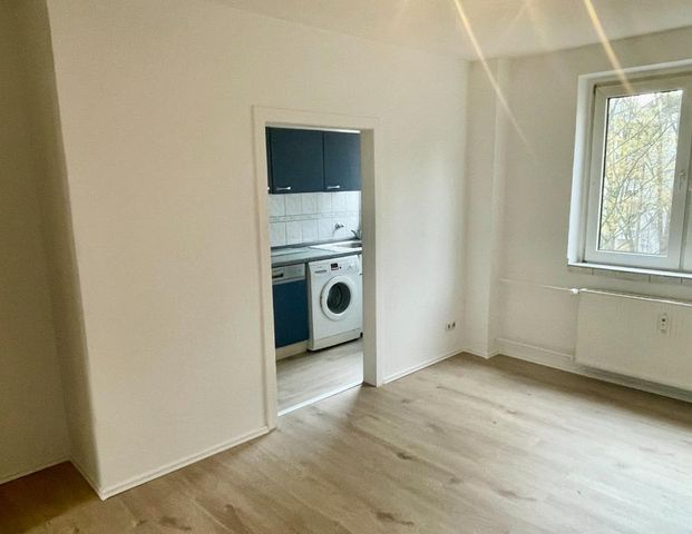 Zentrale Lage ! Moderne 2 Zimmer Wohnung mit Einbauküche, Waschmaschine und Badewanne - Foto 1