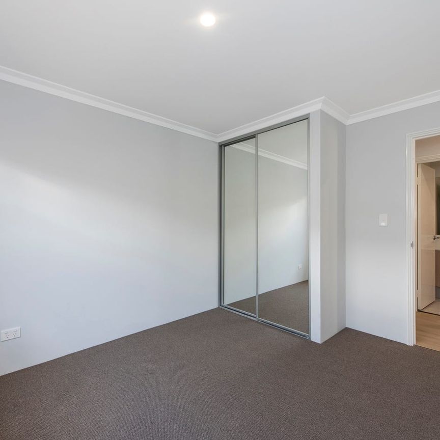 Brand new 4-bedroom home in Lakelands - Photo 1