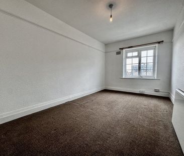 Goring Road, Worthing, BN12 2 bedroom flat to rent - Photo 2
