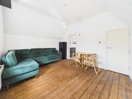 1 bedroom Flat to rent - Photo 2