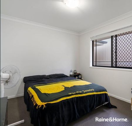 MODERN FAMILY LIVING IN BAYSIDE LOCATION - Photo 4