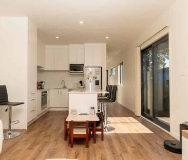 Trendy and near new - Photo 1