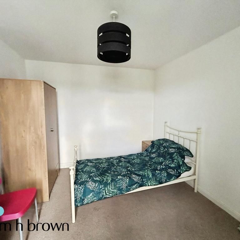 1 bedroom in a house share to rent - Photo 1